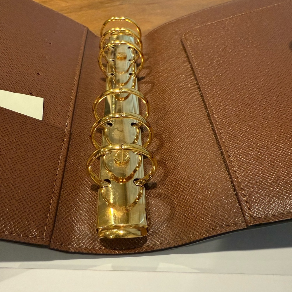 Louis Vuitton Medium Ring Agenda Cover - Picture 4 of 14